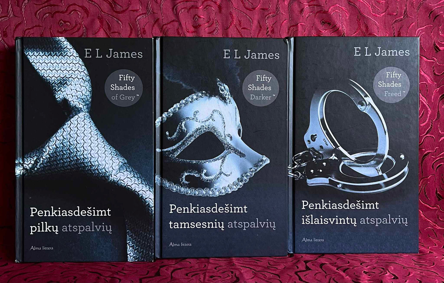 E L James. Penkiasdešimt pilkų atspalvių+Penkiasdešimt tamsesnių atspalvių +Penkiasdešimt išlaisvintų atspalvių. Stovis l.geras